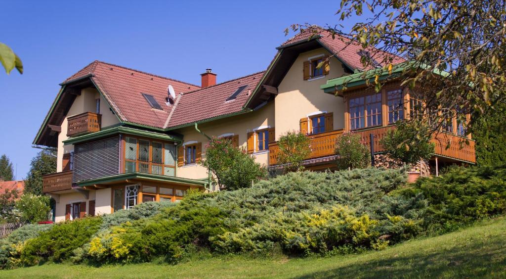 Ferienwohnungen Soravia Gamlitz Exterior photo